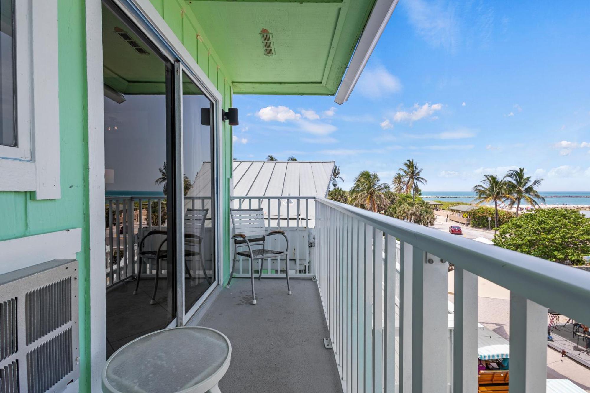Ocean View Hotel Room With Balcony- King Bed #21 Fort Pierce Exterior foto